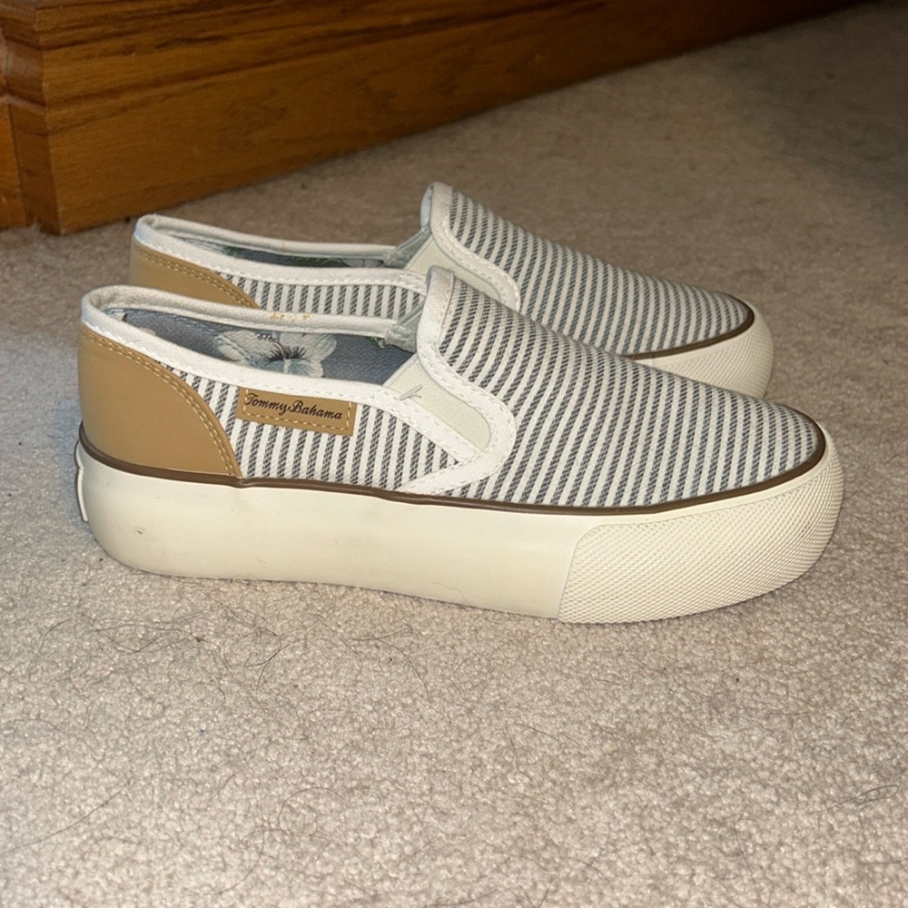 New Tommy bahama platform sneakers